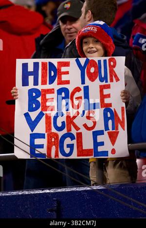 13 décembre 2009 - East Rutherford, New Jersey, États-Unis - 13 décembre 2009 : un jeune fan des Giants de New York avec un message sur le quarterback des Philadelphia Eagles Michael Vick (7 ans) pendant le match NFL entre les Philadelphia Eagles et les New York Giants au Giants Stadium d'East Rutherford, New Jersey. (Crédit image : © Chris Szagola/Cal Sport Media/ZUMApress.com) Banque D'Images