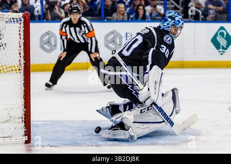 14 novembre 2015 : le centre des Panthers de la Floride Brandon Pirri #73 obtient la rondelle devant le gardien de Tampa Bay Lightning Ben Bishop #30 sur le tir de pénalité en 2e période dans le match entre le Lightning de Tampa Bay et les Panthers de la Floride à Amalie Arena à Tampa, FL crédit image : Del Mecum CSM (crédit image : © Del Mecum/CSM via ZUMA Wire) Banque D'Images