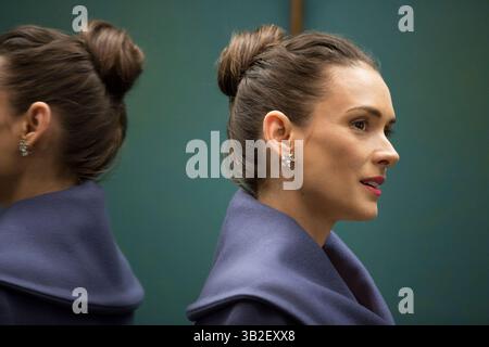 DATE DE SORTIE : octobre 16, 2015TITLE : Experimenter STUDIO : Magnolia Pictures RÉALISATEUR : Michael Almereyda INTRIGUE : en 1961, le célèbre psychologue social Stanley Milgram a mené une série d'expériences de comportement radical qui ont testé la volonté des humains ordinaires d'obéir à l'autorité PHOTO : WINONA RYDER comme Sasha Menkin Milgram (crédit image : © Magnolia Pictures/Entertainment Pictures/ZUMAPRESS.com) Banque D'Images