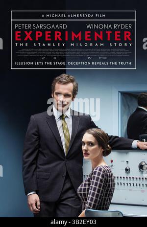 DATE DE SORTIE : octobre 16, 2015TITLE : Experimenter STUDIO : Magnolia Pictures RÉALISATEUR : Michael Almereyda INTRIGUE : en 1961, le célèbre psychologue social Stanley Milgram a mené une série d'expériences de comportement radical qui ont testé la volonté des humains ordinaires d'obéir à l'autorité PHOTO : WINONA RYDER dans le rôle de Sasha Menkin Milgram, PETER SARSGAARD dans le rôle de Stanley Milgram (crédit image : © Magnolia Pictures/Entertainment Pictures/ZUMAPRESS.com) Banque D'Images