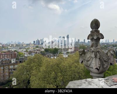 Une vue du centre de Londres vu du haut de la tour de l'église de St Mary's Church, Islington - Londres Banque D'Images