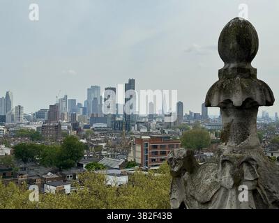 Une vue du centre de Londres vu du haut de la tour de l'église de St Mary's Church, Islington - Londres Banque D'Images