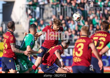 Radom, Pologne. 27 avril 2025 Bartosz Salamon lors du match Radomiak Radom vs Lech Poznan PKO Ekstraklasa au Radomiak Stadium. Crédit : Igor Jakubowski/Alamy Live News Banque D'Images