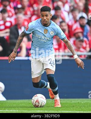 Londres, Royaume-Uni. 27 avril 2025. Sávio de Manchester City lors de la demi-finale de la Nottingham Forest vs Manchester City FA Cup au stade de Wembley à Londres. Le crédit photo devrait se lire : Craig Thomas/Sportimage crédit : Sportimage Ltd/Alamy Live News Banque D'Images