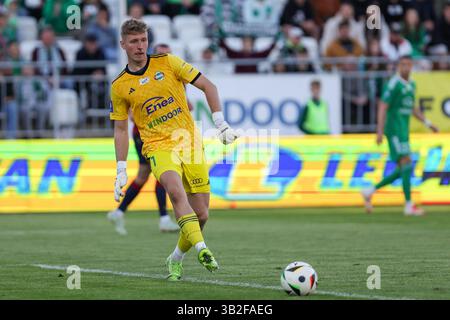 Radom, Pologne. 27 avril 2025 Maciej Kikolski lors du match Radomiak Radom vs Lech Poznan PKO Ekstraklasa au Radomiak Stadium. Crédit : Igor Jakubowski/Alamy Live News Banque D'Images