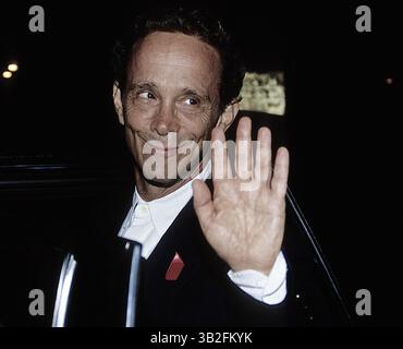 27 janvier 2015 - Washington, District of Columbia, États-Unis d'Amérique - Washington, DC. 12-10-1992.Joel Grey à la marche aux chandelles du sida devant la Maison Blanche..crédit : Mark Reinstein (crédit image : © Mark Reinstein via ZUMA Wire) Banque D'Images