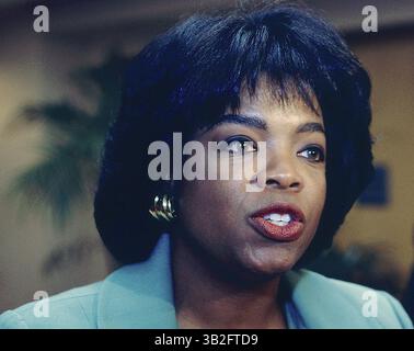 Avril 1, 2015 - Washington, District of Columbia, États-Unis d'Amérique - Washington, DC. 1994.Oprah Winfrey..Oprah Gail Winfrey est une propriétaire de média américaine, animatrice de talk-show, actrice, productrice et philanthrope. Winfrey est surtout connue pour son talk-show maintes fois primé The Oprah Winfrey Show, qui était le programme le mieux noté de son genre dans l'histoire et a été syndiqué à l'échelle nationale de 1986 à 2011. Surnommée la ''Reine de tous les médias'', elle a été classée la plus riche afro-américaine du 20ème siècle, la plus grande philanthrope noire dans l'histoire américaine, et est actuellement (2012) Nord Banque D'Images