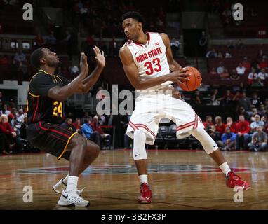 17 novembre 2015 - Columbus, OH, USA - Keita Bates-Diop (33) de l'Ohio State travaille contre Mark Gray (24) de Grambling State à Value City Arena à Columbus, Ohio, le mardi 17 novembre 2015. (Crédit image : © Barbara J. Perenic/TNS via ZUMA Wire) Banque D'Images