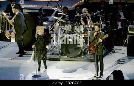 8 mai 2015 - Landover, Maryland, États-Unis d'Amérique - Landover, Maryland. 1-19-1993.Stevie Nicks et Fleetwood Mac se produisent au gala inaugural du président élu William Jefferson Clinton..crédit : Mark Reinstein (crédit image : © Mark Reinstein via ZUMA Wire) Banque D'Images