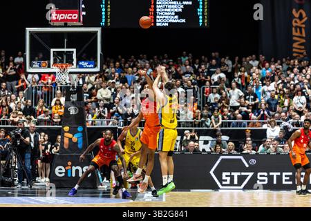 27.04.2025, Niners Chemnitz - Alba Berlin. William McDowell-White (Alba Berlin, No7) Foto : Eibner/Trienitz Banque D'Images