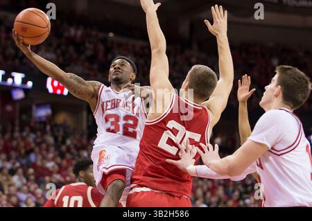 10 février 2016 : le gardien des Cornhuskers du Nebraska, Benny Parker #32, participe au match de basket-ball de la NCAA entre les Cornhuskers du Nebraska et les Badgers du Wisconsin au Kohl Center de Madison, WISCONSIN. Le Wisconsin bat le Nebraska 72-61. John Fisher/CSM(image de crédit : © John Fisher/CSM via ZUMA Wire) Banque D'Images
