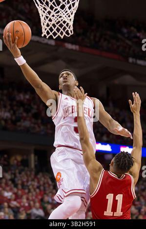 Le 10 février 2016 : les Cornhuskers du Nebraska gardent Andrew White #3 marque et est faussé pour un match de basket-ball de la NCAA entre les Cornhuskers du Nebraska et les Badgers du Wisconsin au Kohl Center à Madison, WISCONSIN. Le Wisconsin bat le Nebraska 72-61. John Fisher/CSM(image de crédit : © John Fisher/CSM via ZUMA Wire) Banque D'Images