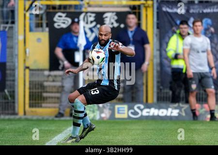 Mannheim, Deutschland. 27 avril 2025. Terrence Boyd (SVWM, 13), Am Ball, Freisteller, Ganzkörper, Einzelbild, Einzelfoto, Aktion, action, 27.04.2025, Mannheim (Deutschland), Fussball, 3. LIGA, SV WALDHOF MANNHEIM - VFB STUTTGART II, LA RÉGLEMENTATION DFB/DFL INTERDIT TOUTE UTILISATION DE PHOTOGRAPHIES COMME SÉQUENCES D'IMAGES ET/OU QUASI-VIDÉO. Crédit : dpa/Alamy Live News Banque D'Images