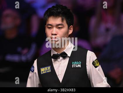Sheffield, Royaume-Uni. 27 avril 2025. Si Jiahui lors de son match de Round 2 contre Ben Woollaston lors du Halo World Championship match 2025 au Crucible, Sheffield. Le crédit photo devrait se lire : Cody Froggatt/Sportimage crédit : Sportimage Ltd/Alamy Live News Banque D'Images