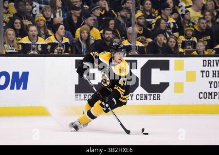 Mardi 5 janvier 2015 : le défenseur des Bruins de Boston, Torey Krug (47 ans), en action lors du match de la Ligue nationale de hockey entre les Capitals de Washington et les Bruins de Boston, qui a eu lieu au TD Garden, à Boston, Massachusetts. Washington bat Boston 3-2 en temps réglementaire. Eric Canha/CSM(image crédit : © Eric Canha/CSM via ZUMA Wire) Banque D'Images