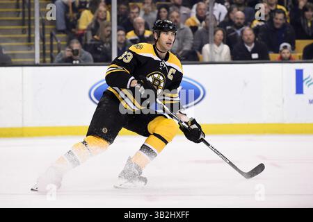 Mardi 5 janvier 2015 : le défenseur des Bruins de Boston, Zdeno Chara (33 ans), en action lors du match de la Ligue nationale de hockey entre les Capitals de Washington et les Bruins de Boston, qui a eu lieu au TD Garden, à Boston, Massachusetts. Washington bat Boston 3-2 en temps réglementaire. Eric Canha/CSM(image crédit : © Eric Canha/CSM via ZUMA Wire) Banque D'Images