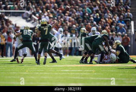 5 décembre 2015 : le receveur Lynx Hawthorne (7 ans) de la tentative de passe des Baylor Bears lors du match de football NCAA entre le Texas et Baylor au McLane Stadium à Waco, Texas. (Crédit image : © JP Waldron/CSM via ZUMA Wire) Banque D'Images