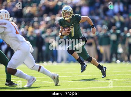 5 décembre 2015 : Lynx Hawthorne (7 ans), réceptrice large des Baylor Bears, se précipite lors du match de football NCAA entre le Texas et Baylor au McLane Stadium à Waco, Texas. (Crédit image : © JP Waldron/CSM via ZUMA Wire) Banque D'Images