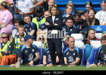 Londres, Royaume-Uni. 27 avril 2025. Londres, Angleterre, 27 avril 2025 : la manager de Chelsea, Sonia Bompastor, lors du match de la Ligue des Champions de l'UEFA entre Chelsea et Barcelone au Stamford Bridge à Londres, Angleterre (Alexander Canillas/SPP) crédit : SPP Sport Press photo. /Alamy Live News Banque D'Images