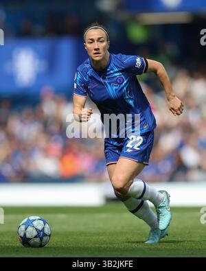 Londres, Royaume-Uni. 27 avril 2025. Londres, Angleterre, 27 avril 2025 : Lucy Bronze (22 Chelsea) lors du match de l'UEFA Womens Champions League entre Chelsea et Barcelone au Stamford Bridge à Londres, Angleterre (Alexander Canillas/SPP) crédit : SPP Sport Press photo. /Alamy Live News Banque D'Images