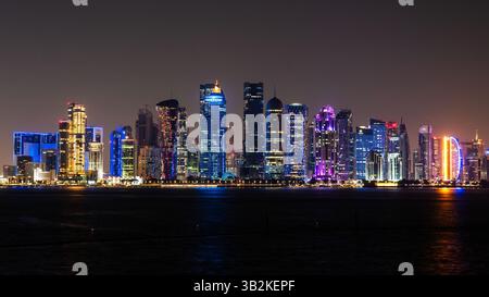 L'horizon de Doha, Qatar pendant la nuit Banque D'Images