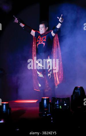 Tokyo, Japon. 27 avril 2025. Le lutteur professionnel mexicain ou luchador Satanico fait son entrée lors de la Lucha Fiesta au Sumo Arena de Tokyo. Les lutteurs professionnels japonais affrontent des joueurs étrangers (principalement mexicains) lors de neuf matchs. (Crédit image : © Rodrigo Reyes Marin/ZUMA Press Wire) USAGE ÉDITORIAL SEULEMENT ! Non destiné à UN USAGE commercial ! Banque D'Images
