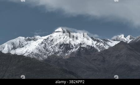 Paysage de montagne isolé sur les Alpes italiennes Banque D'Images