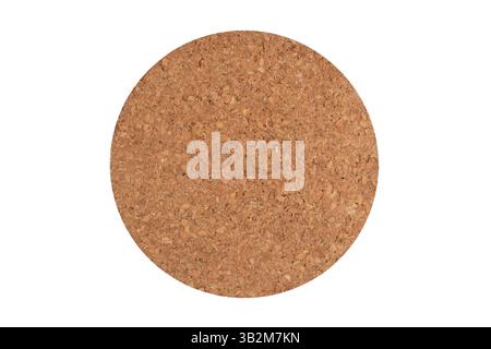 Panneau de liège rond isolé sur fond blanc. Fond abstrait de surface de liège avec texture chaotique naturelle Banque D'Images