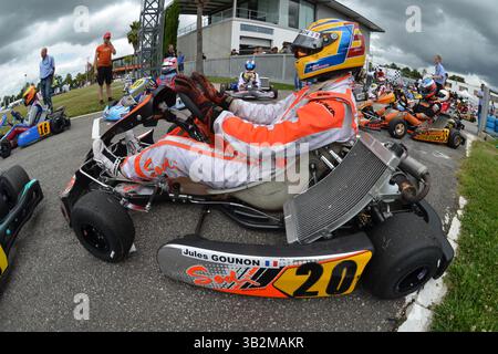 Jules Gounon est un pilote automobile professionnel français, sa carrière est centrée sur les courses de voitures de sport, son père Jean-Marc Gounon a participé à 9 Grand Prix entre 1993 et 1994. Banque D'Images