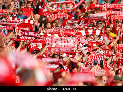 Londres, Royaume-Uni. 27 avril 2025. Nottingham Forest v Manchester City - demi-finale de la FA Cup - stade de Wembley. Fans de Nottingham Forest à Wembley. Crédit photo : Mark pain/Alamy Live News Banque D'Images