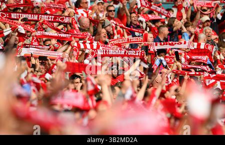 Londres, Royaume-Uni. 27 avril 2025. Nottingham Forest v Manchester City - demi-finale de la FA Cup - stade de Wembley. Fans de Nottingham Forest à Wembley. Crédit photo : Mark pain/Alamy Live News Banque D'Images