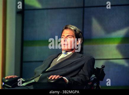 26 août 1996 - Chicago, Illinois, États-Unis d'Amérique - Christopher Reeve, acteur, quadriplégique, militant pour les droits des personnes handicapées et vedette des films ''Superman'' qui a été paralysé dans un accident d'équitation en 1995 s'adresse à la Convention nationale démocrate au United Center à Chicago, Illinois le 26 août 1996. Dans ses remarques, Reeve a souligné la nécessité d'un financement plus important pour la recherche sur les lésions de la moelle épinière..crédit : Ron Sachs / CNP (crédit image : © Ron Sachs / CNP via ZUMA Wire) Banque D'Images
