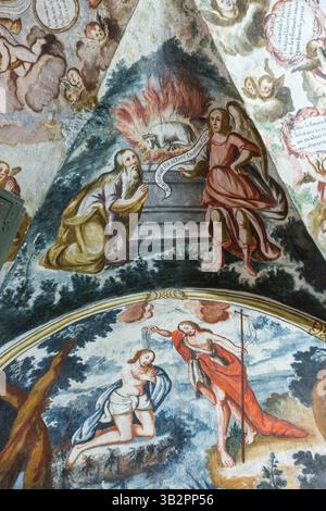 3 janvier 2016 - Atotonilco, Guanajuato, Mexique - intérieur du Sanctuaire d'Atotonilco avec des peintures murales folkloriques mexicaines et baroques peintes sur le plafond et les murs à Atotonilco, Mexique. Les peintures ont été réalisées par Antonio Martinez de Pocasangre et Jose Maria Barajas sur une période de trente ans et est connue sous le nom de Chapelle Sixtine du Mexique. (Crédit image : © Richard Ellis via ZUMA Wire) Banque D'Images
