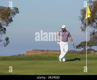 29 janvier 2016 : Scott Brown regarde ses camarades de groupe putter sur le 4e green du North course lors de la deuxième manche du Farmers Insurance Open au Torrey Pines Golf course à San Diego, en Californie. Justin Cooper/CSM(crédit image : © Justin Cooper/CSM via ZUMA Wire) Banque D'Images