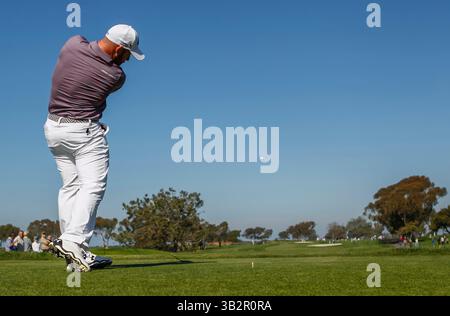 29 janvier 2016 : Scott Brown s'est lancé sur le 4e trou du North course lors de la deuxième manche de l'Open d'assurance des agriculteurs au Torrey Pines Golf course à San Diego, en Californie. Justin Cooper/CSM(crédit image : © Justin Cooper/CSM via ZUMA Wire) Banque D'Images
