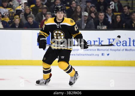 Mercredi 16 décembre 2015 : le défenseur des Bruins de Boston, Torey Krug (47 ans), est en action lors du match de la Ligue nationale de hockey entre les Penguins de Pittsburgh et les Bruins de Boston qui s’est tenu au TD Garden, à Boston, Massachusetts. Boston bat Pittsburgh 3-0 en temps réglementaire. Eric Canha/CSM(image crédit : © Eric Canha/CSM via ZUMA Wire) Banque D'Images
