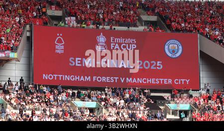 Londres, Royaume-Uni. 27 avril 2025. Tableau des scores lors de la demi-finale de la FA Cup entre Nottingham Forest et Manchester City au stade de Wembley, Londres, le 27 avril 2025 crédit : action Foto Sport/Alamy Live News Banque D'Images
