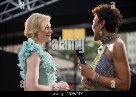 28 février 2016 - Hollywood, Californie, États-Unis - nominé aux Oscars, Cate Blanchett, est interviewé par Robin Roberts sur le tapis rouge aux 88e Oscars au Dolby Theatre. (Crédit image : © AMPAS/ZUMAPRESS.com) Banque D'Images