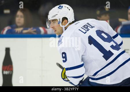 15 novembre 2015 : L'aile droite des Maple Leafs de Toronto, Joffrey Lupul (19 ans), est en action pendant le match opposant les Rangers de New York et les Maple Leafs de Toronto au Madison Square Garden à Manhattan, New York . Les Rangers de New York battent les Maple Leafs de Toronto 4-3. Crédit obligatoire : Kostas Lymperopoulos/CSM (crédit image : © Kostas Lymperopoulos/CSM via ZUMA Wire) Banque D'Images