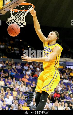 16 novembre 2015 : Ben Simmons (25), attaquant des Tigers de la LSU, lance le ballon pendant le match de basket-ball de la NCAA entre les Tigers de la LSU et les Owls de l'État de Kennesaw au Pete Maravich Assembly Center à Baton Rouge, EN LOUISIANE. Stephen Lew/CSM(crédit image : © Stephen Lew/CSM via ZUMA Wire) Banque D'Images