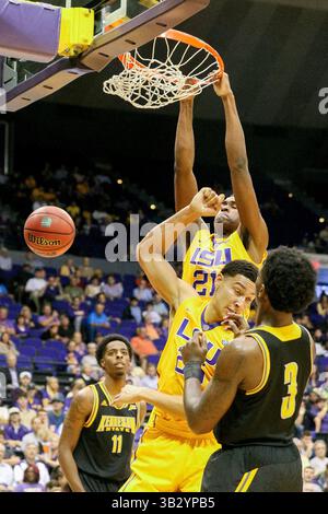 16 novembre 2015 : Aaron Epps (21 ans), attaquant des Tigers de la LSU, dunge le ballon pendant le match de basket-ball de la NCAA entre les Tigers de la LSU et les Owls de l'État de Kennesaw au Pete Maravich Assembly Center à Baton Rouge, EN LOUISIANE. Stephen Lew/CSM(crédit image : © Stephen Lew/CSM via ZUMA Wire) Banque D'Images