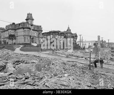 17 décembre 2015 - bord du quartier brûlé à l'angle des rues Franklin et Sacramento, San Francisco, Californie, États-Unis, vers 1906 (crédit image : © Glasshouse via ZUMA Wire) Banque D'Images