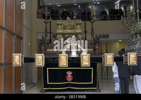 Trono, ProcessionPreparation pour la procession, Fraternité, Real Hermandad de nuestro Padre Jesus del Santo Sepulcro y nuestra Senora de la Banque D'Images