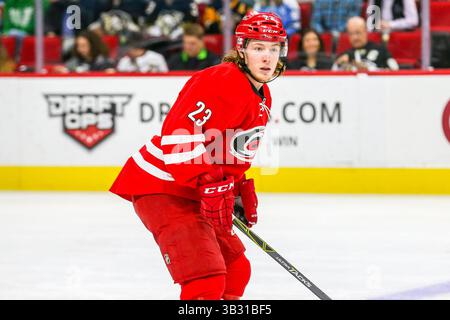 12 janvier 2016 - Raleigh, Caroline du Nord, États-Unis - les Hurricanes de la Caroline de l'aile gauche McGinn Brock (23) au cours de la partie de la LNH entre les Penguins de Pittsburgh et les Hurricanes de la Caroline au PNC Arena. (Crédit Image : © Andy Martin fils via Zuma sur le fil) Banque D'Images