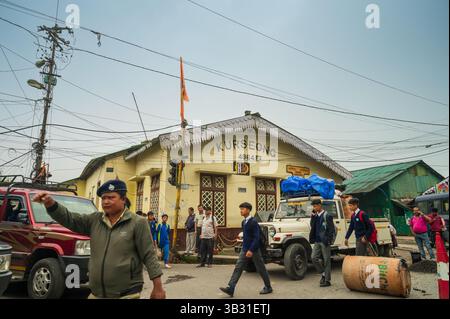 Kurseong, Bengale occidental, Inde - 10 août 2023 : construction de la vieille station de colline du patrimoine de Kurseong.Darjeeling Himalaya Railway, patrimoine mondial de l'UNESCO. Banque D'Images