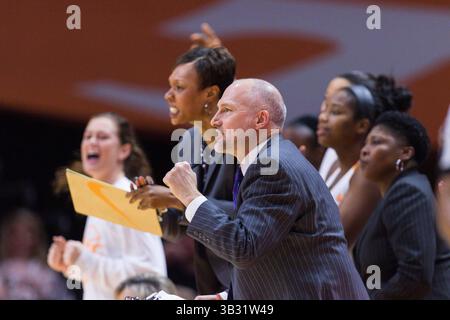 21 janvier 2016 : L'entraîneur-chef adjoint Dean Lockwood des Tennessee Lady Volunteers pendant le match de basket-ball de la NCAA entre les bénévoles de l'Université du Tennessee Lady et les Commodores de l'Université Vanderbilt à Thompson Boling Arena à Knoxville TN Tim Gangloff/CSM(crédit image : © Tim Gangloff/CSM via ZUMA Wire) Banque D'Images