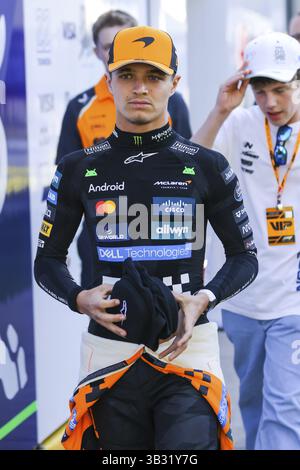 MELBOURNE, AUSTRALIE - 13 MARS : Lando Norris de Grande-Bretagne et McLaren Formula 1 Team avant le Grand Prix d'Australie 2025 à Albert Park à Melb Banque D'Images