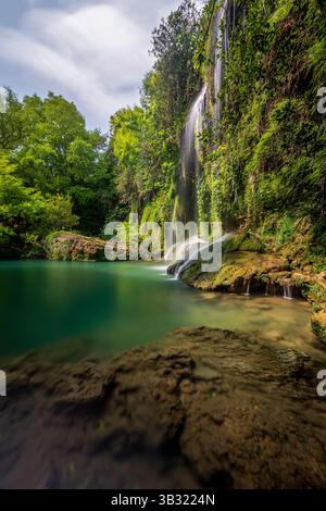 Photo longue exposition de la cascade de Kursunlu dans le parc national de la cascade de Kursunlu à Antalya Banque D'Images