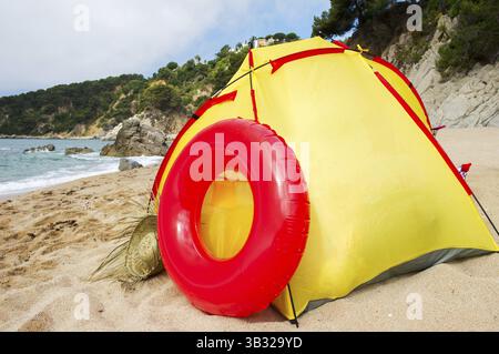 Abri de plage sur la côte espagnole Banque D'Images