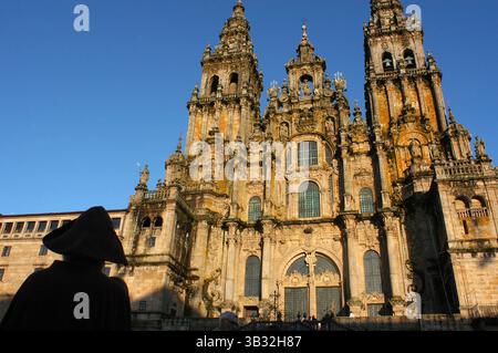 Oct 30, 2015 - , Espagne - Way of Spécifications James, Jacobean route. Pèlerin dans la cathédrale de Santiago. Praza do Obradoiro. Saint-Jacques-de-Compostelle. James's Way, composé James's Path, composé James's Trail, route of Santiago de Compostela or Road to Santiago (crédit image : © Sergi Reboredo via ZUMA Wire) Banque D'Images